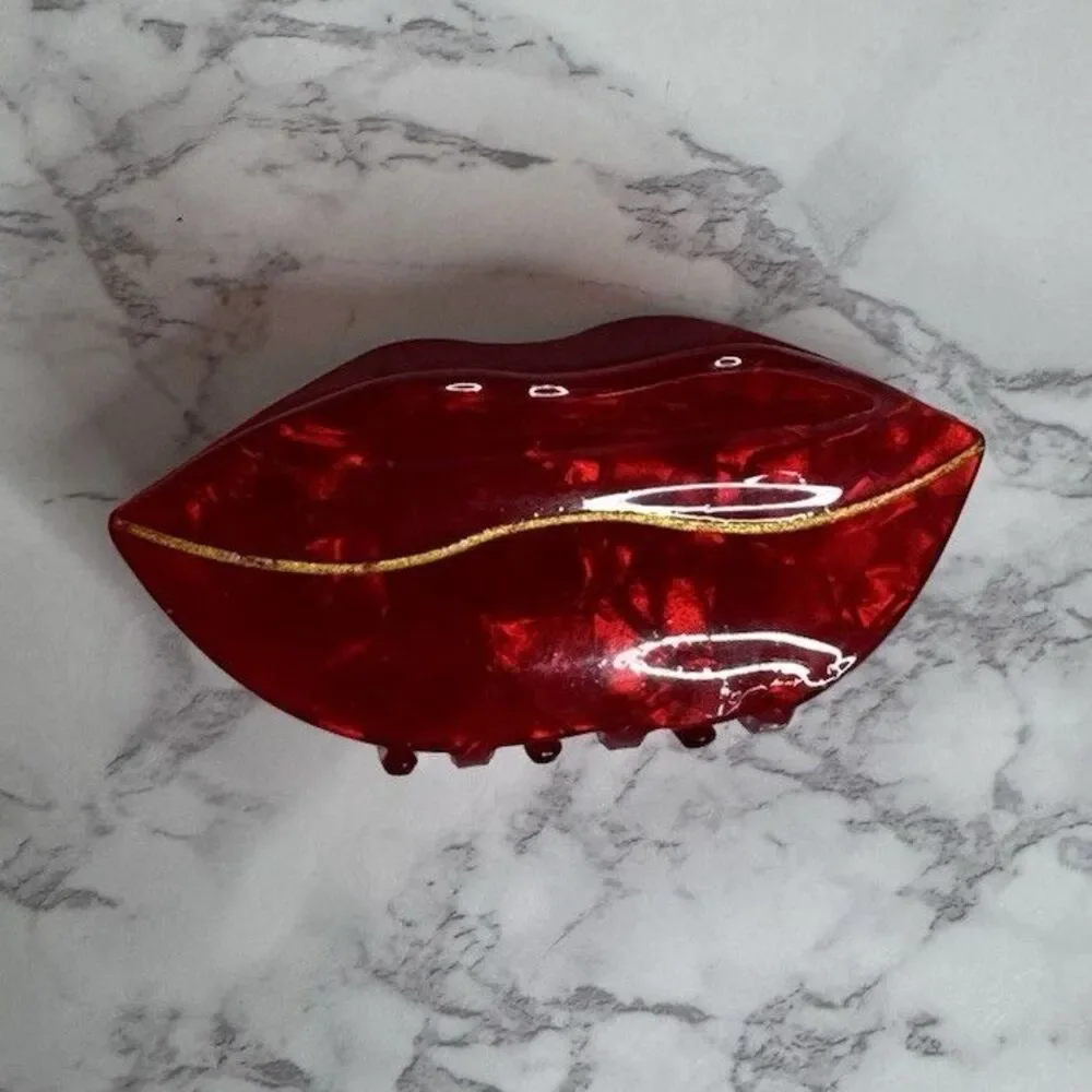 Red Lip Shaped Plastic Claw Clip for Hair Styling Accessory, Lip Shape